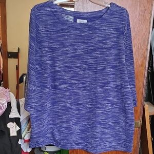Croft & Barrow Blue patterned top with 3/4 length sleeves